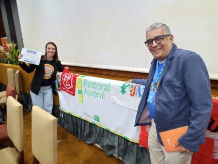 Representantes da Comissão Episcopal para a Juventude na posse do Conjuve. | Fotos: padre Antônio Gomes.