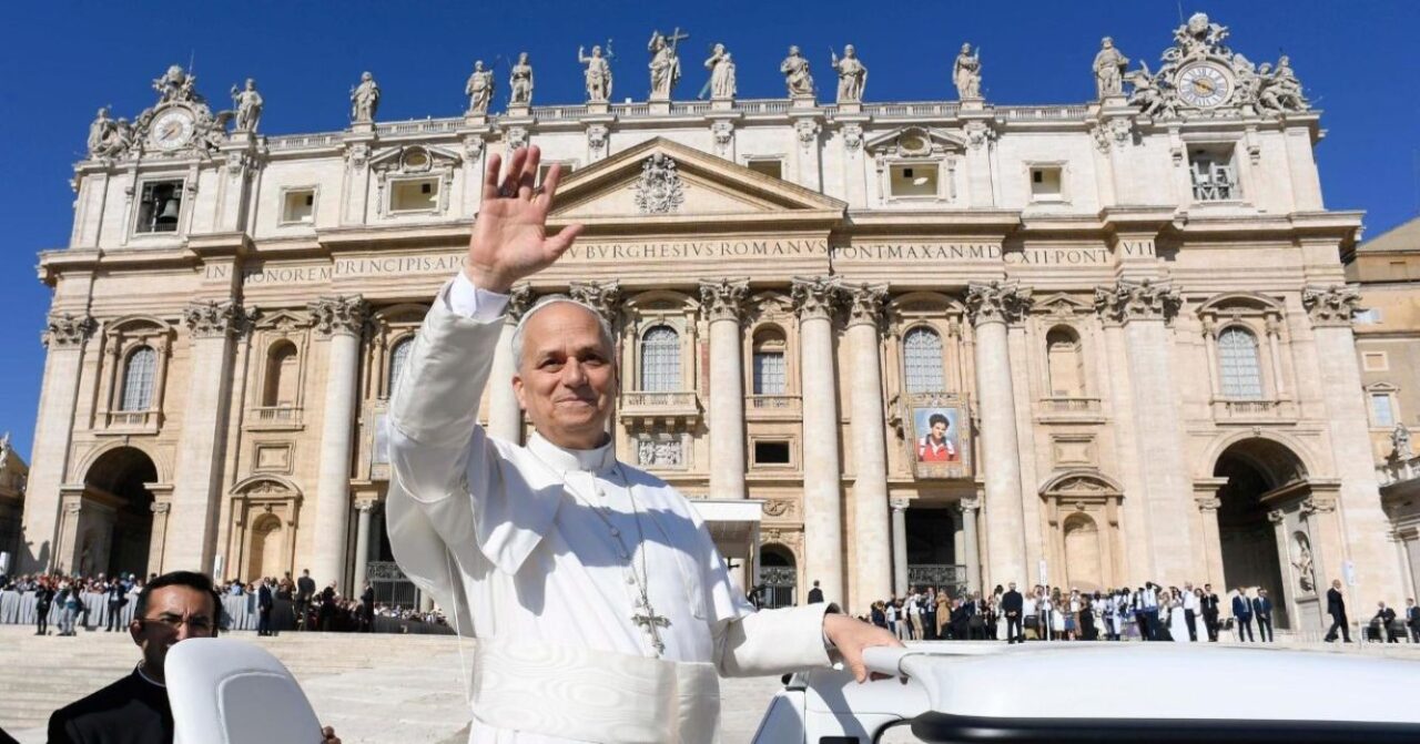 Papa Francisco durante a Audiência Geral sobre o Sábado Santo, refletindo sobre silêncio, esperança e confiança em Deus.
