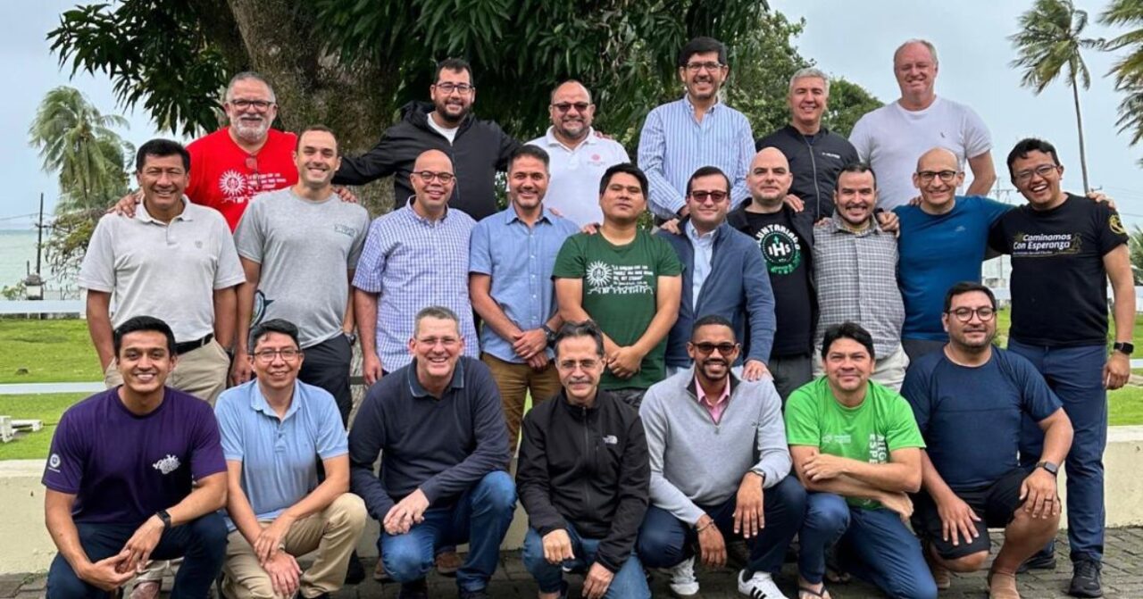 Reunião de Mestres de Noviços da CPAL no Brasil, com delegados e jovens