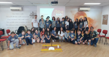 MAGIS Brasil inspira jovens do SANFRA a viver a liderança digital com propósito Jovens do SANFRA refletem sobre liderança digital em oficina do MAGIS Brasil