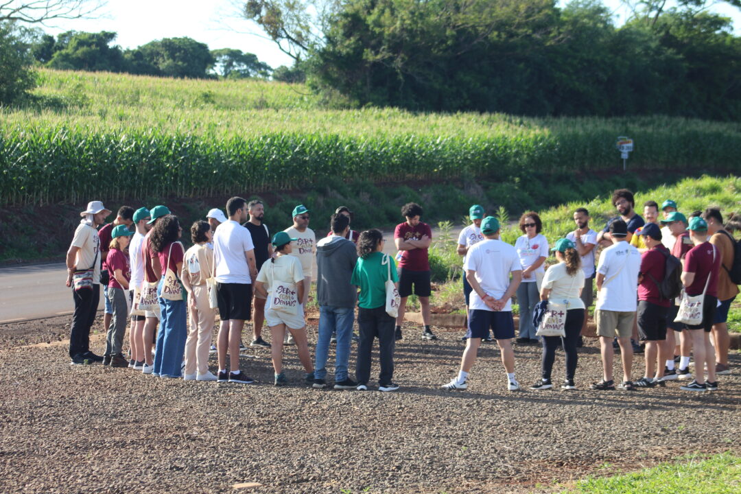 Grupo de Peregrinos em oração