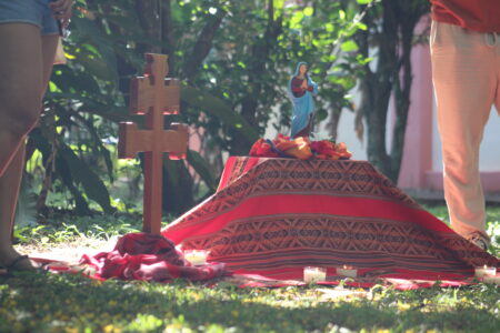 Peregrinos em momento de oração e serviço no quarto dia da Peregrinação Jubilar