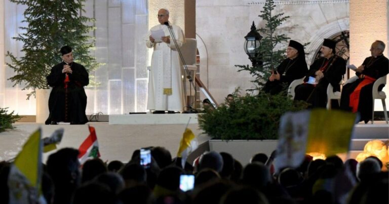 Papa a jovens do Líbano: fazer caridade e dar espaço diário a Deus, como São Charbel