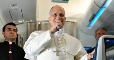 Papa Leão XIV concede entrevista durante voo ao comentar Páscoa e paz diante das tensões globais