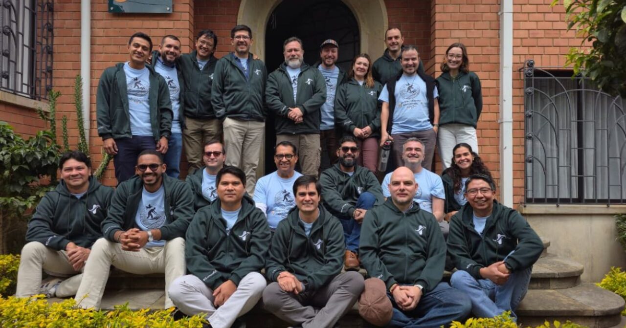 Representantes de províncias e redes jesuítas reunidos em Bogotá durante encontro sobre acompanhamento das juventudes na América Latina e no Caribe