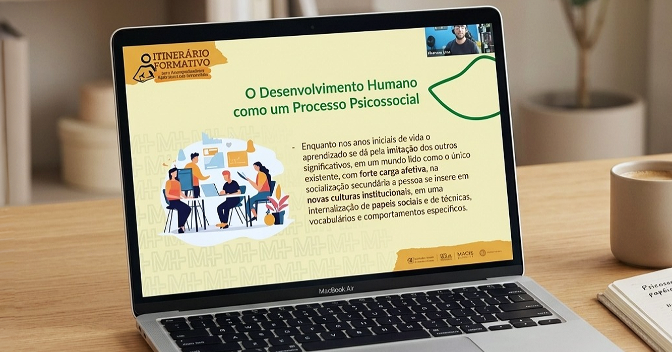 Participantes do Itinerário Formativo durante encontro on-line sobre acompanhamento das juventudes diante dos desafios contemporâneos