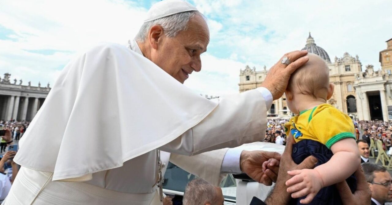 Papa Leão XIV durante a Audiência Geral na Praça São Pedro, no Vaticano, em 7 de outubro de 2026.